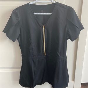 Jaanuu scrub top size M in black.